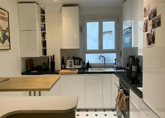 Apartman Charming For 4 In *